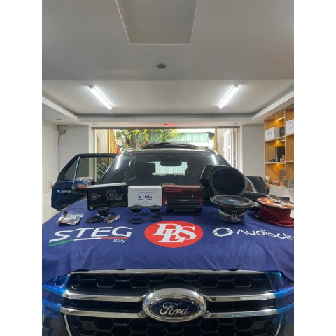 Nâng cấp amply và sub hơi cho xe Ford Everest