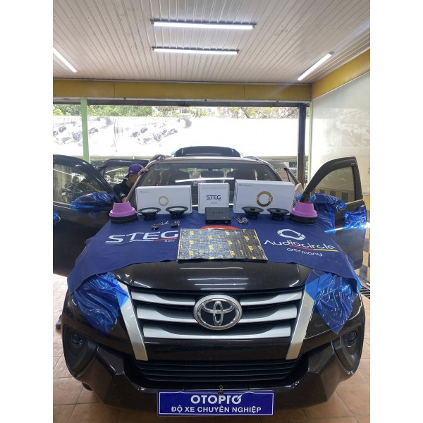 Toyota Fortuner nâng cấp âm thanh cao cấp Toyota Fortuner nâng cấp âm thanh cao cấp