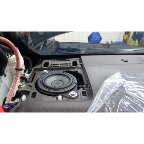 Độ loa Toyota Land Cruiser Prado với cấu hình âm thanh loa AudioCircle