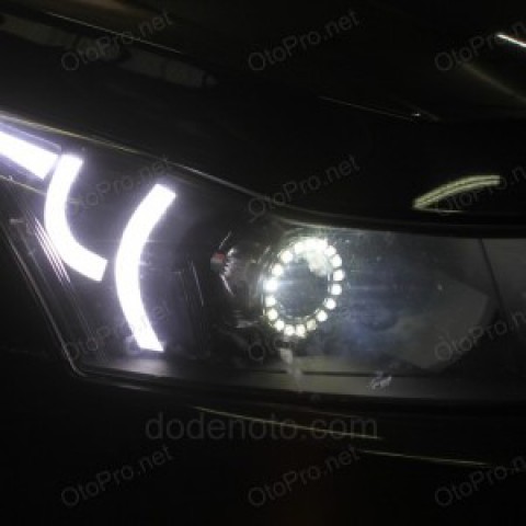 Độ bi xenon, angel eyes len, LED mí khối kiểu Range Rover Evoque cho Cruze mẫu 2