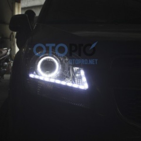 Độ đèn pha bi xenon, angel eyes, LED mí daylight xe Orlando