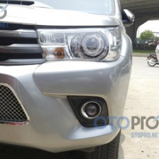 Độ bi gầm xenon 2 chế độ cho xe Toyota Hilux đời 2016