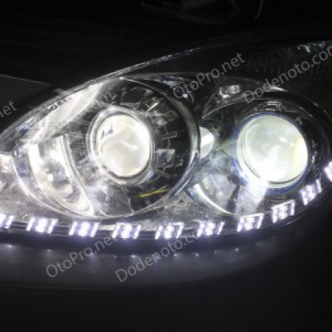 Độ đèn pha bi xenon, projector, dải LED mí xe Hyundai I30