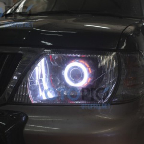 Độ đèn pha bi xenon, angel eyes LED cho xe Toyota Zace