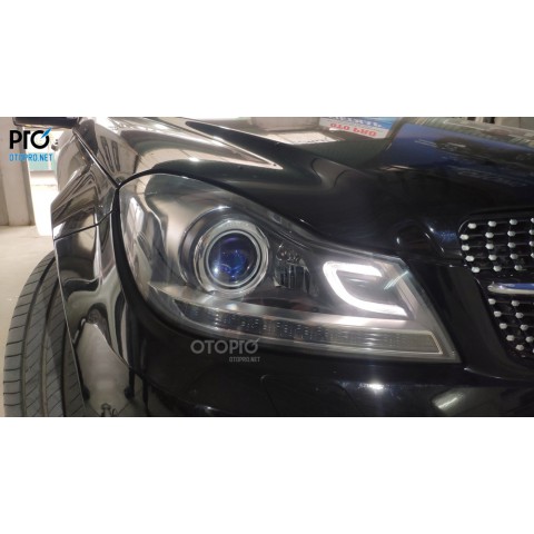 Độ đèn Mercedes C250 với đèn bi laser Omega Domax