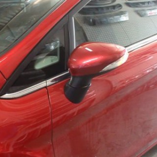 Độ gương gập điện tự động theo chìa khóa cho xe Ford Fiesta