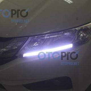 Độ dải LED mí gắn ngoài cho xe Honda City 2015