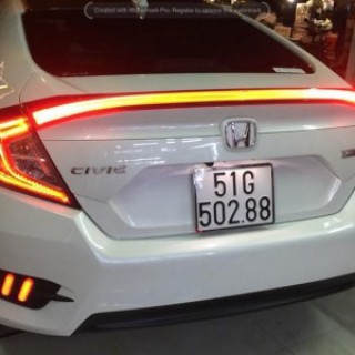 Đèn LED trên cốp xe Honda Civic 2018