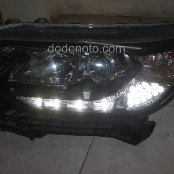 Độ đèn LED mí daylight q-block cho xe Honda CR-V 2013
