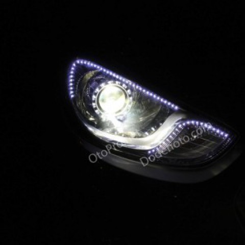 Độ đèn bi xenon, angel eyes UFO, dải LED mí cho xe Accent