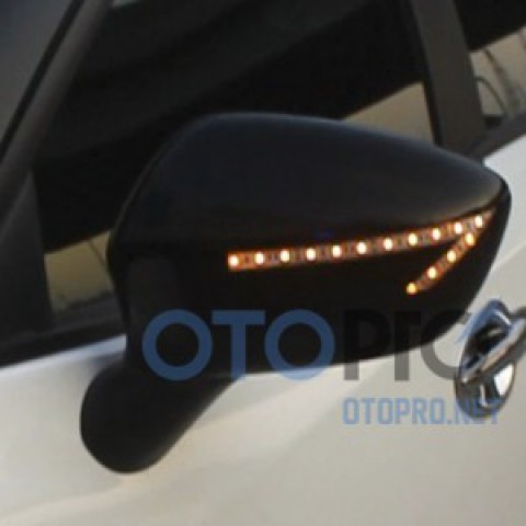 Độ xi nhan LED trên gáo gương, ốp gương xe Mazda CX5