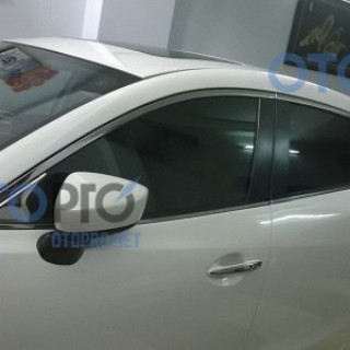 Nẹp chân kính và viền cong xe Mazda 3 2015 All New