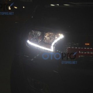 Độ dải LED mí thuỷ tinh chạy cho xe Ranger 2016