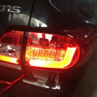 Toyota Altis 2011 lắp đèn hậu nguyên bộ