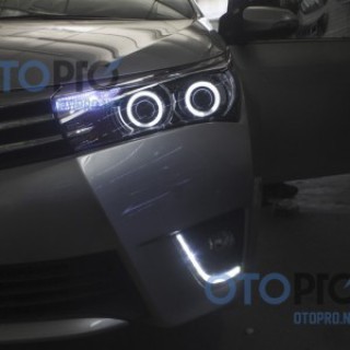 Độ đèn bi xenon, vòng angel eyes LED xe Altis 2014-2015