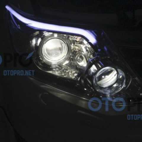 Độ bi xenon, angel eyes, LED mí khối cho xe Fortuner 2014