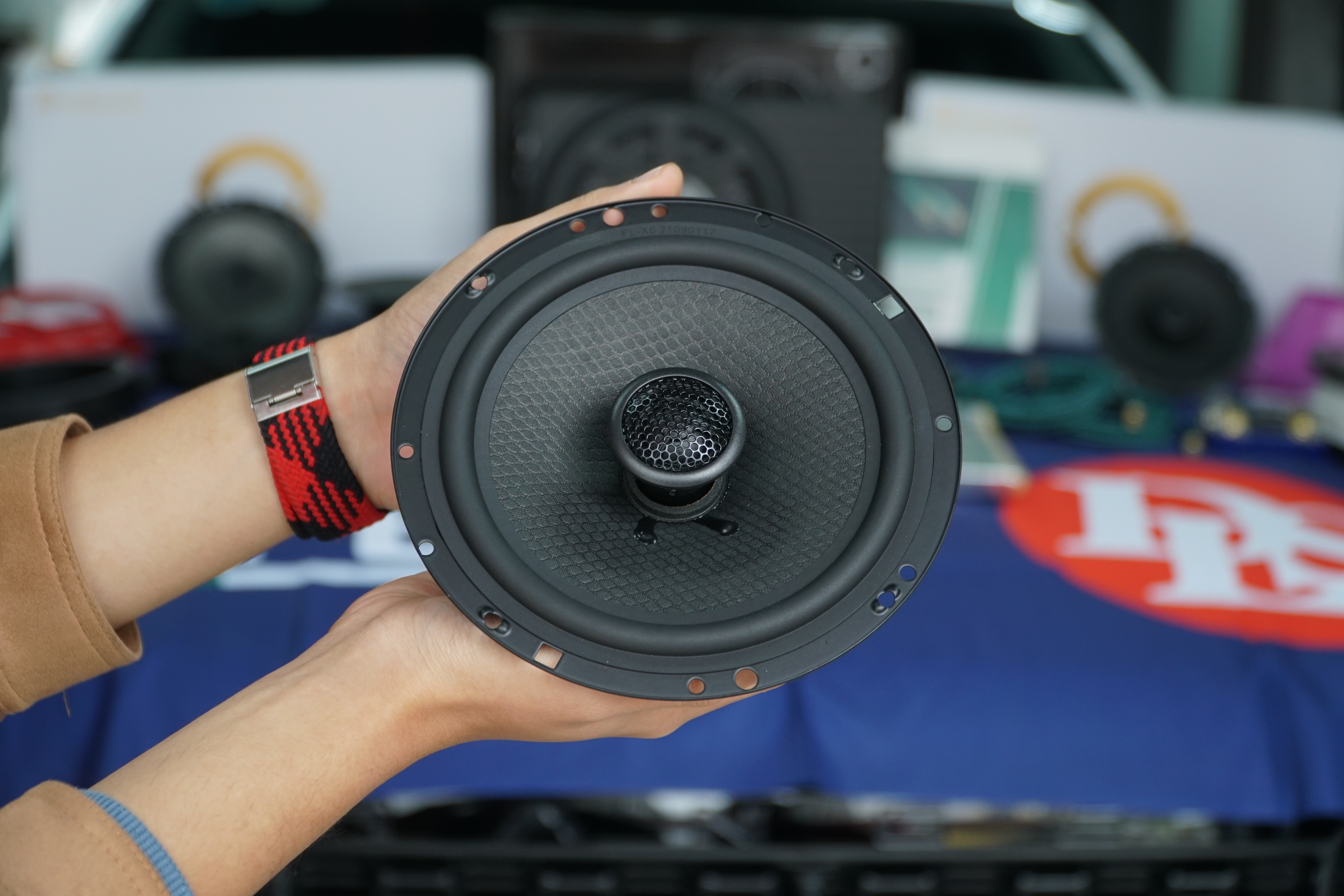 Độ loa Ford Ranger XLS với cấu hình âm thanh loa 2 way AudioCircle
