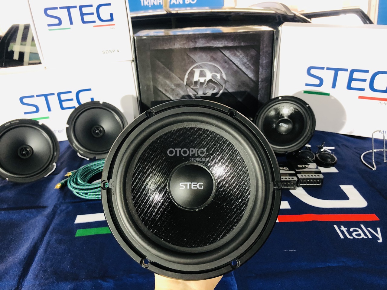 Độ loa Hyundai Santafe 2019 với cấu hình âm thanh loa STEG MLG65C