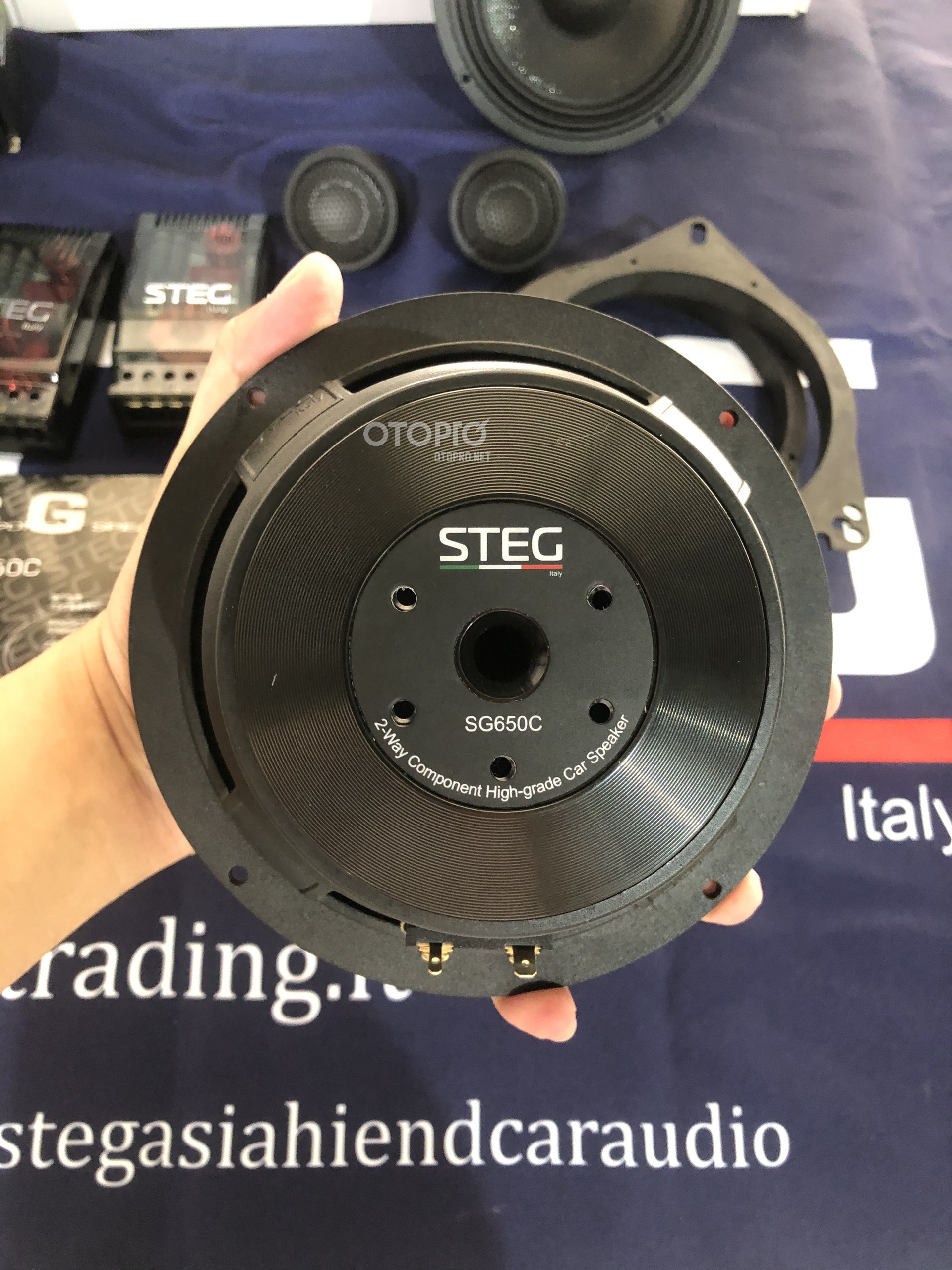 Độ loa Mazda 6 với cấu hình âm thanh loa STEG SG-650C
