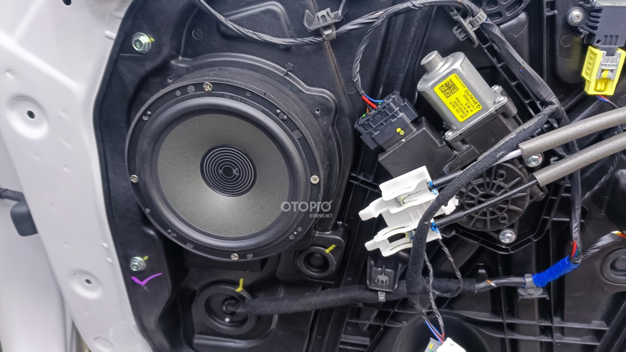 	Độ loa Hyundai SantaFe với cấu hình âm thanh loa AudioCircle