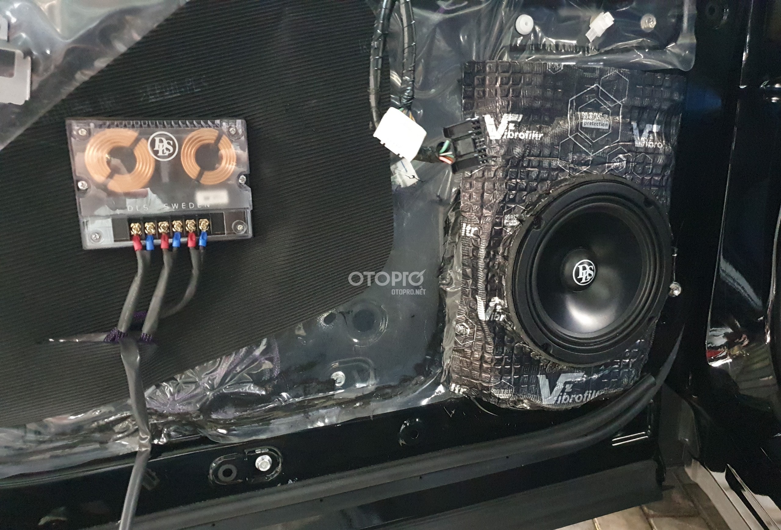 Độ loa Subaru với cấu hình âm thanh loa DLS RC 6.2 Q