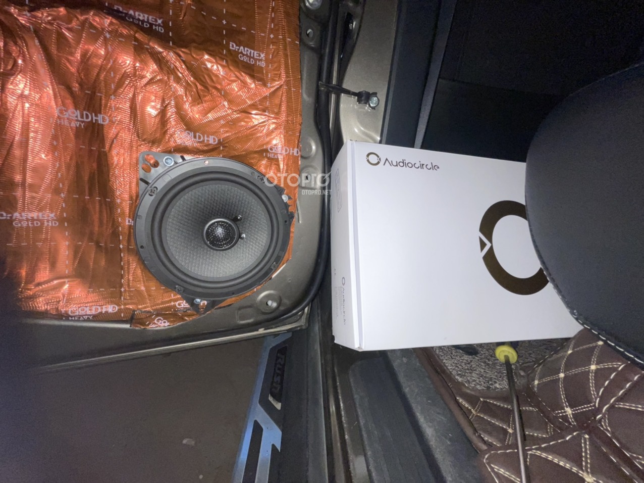 Độ loa Toyota Rush với cấu hình âm thanh loa AudioCircle