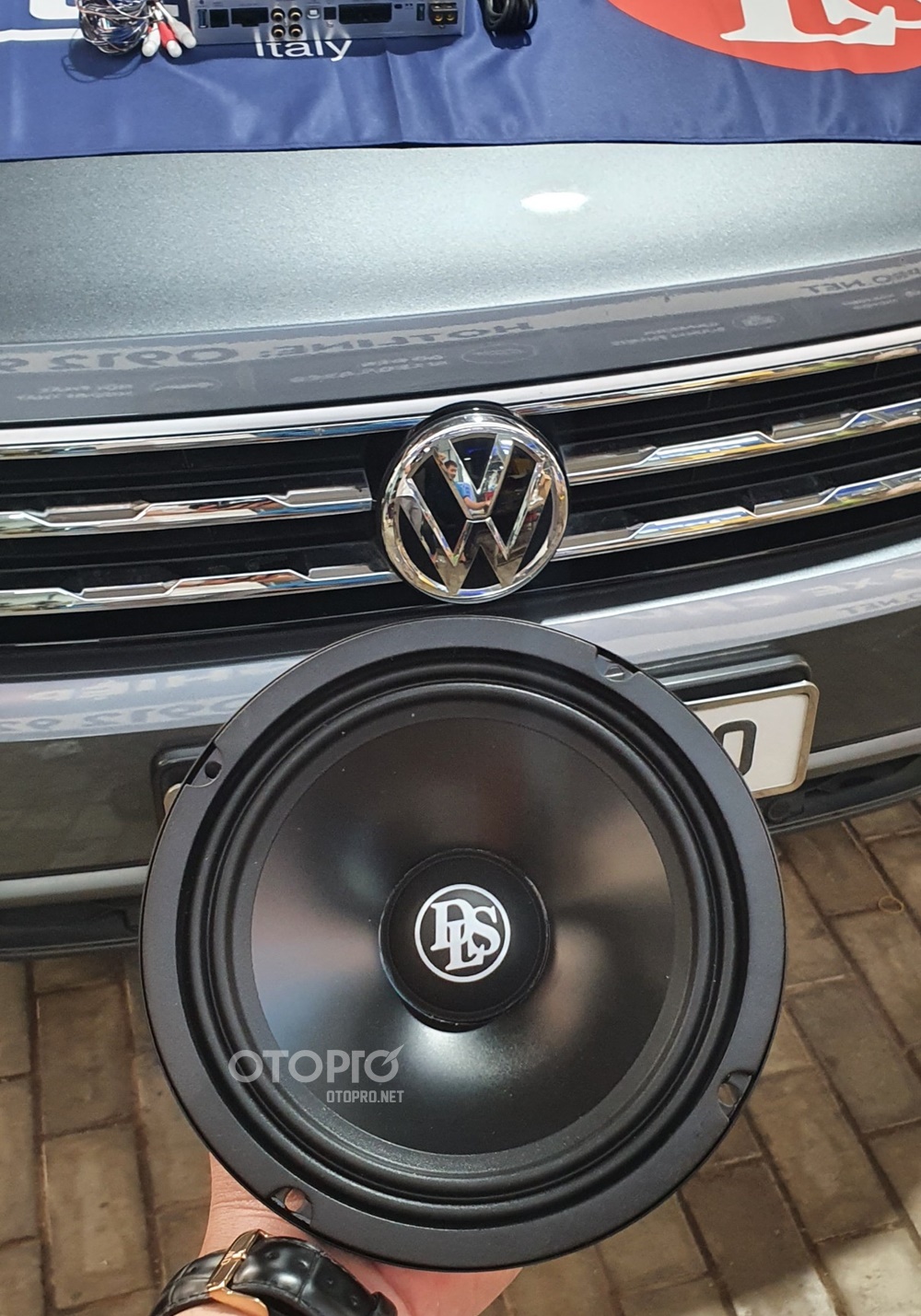 Độ loa Volkswagen Tiguan với cấu hình âm thanh loa DLS RC6.2Q
