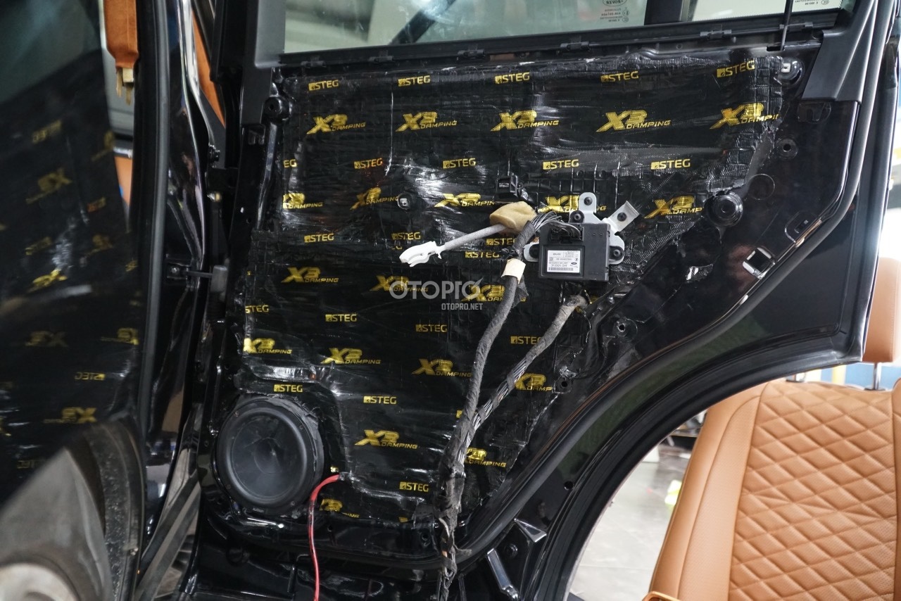 Dán cách âm chống ồn Range Rover với vật liệu STEG