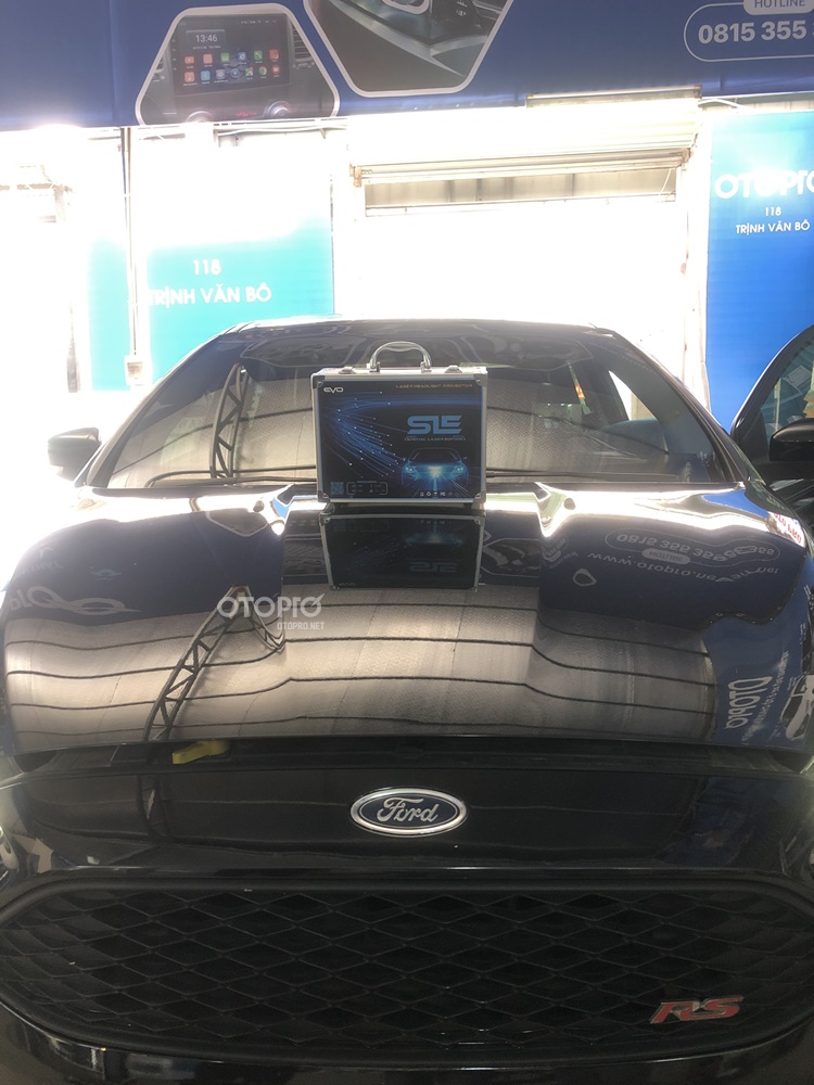 Độ đèn Ford Focus 2017 với siêu phẩm bi Laser EVO LIGHT SLE