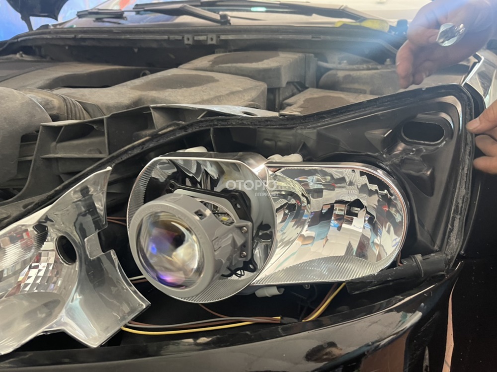 Độ đèn Ford Focus với siêu phẩm EVO LIGHT EZ