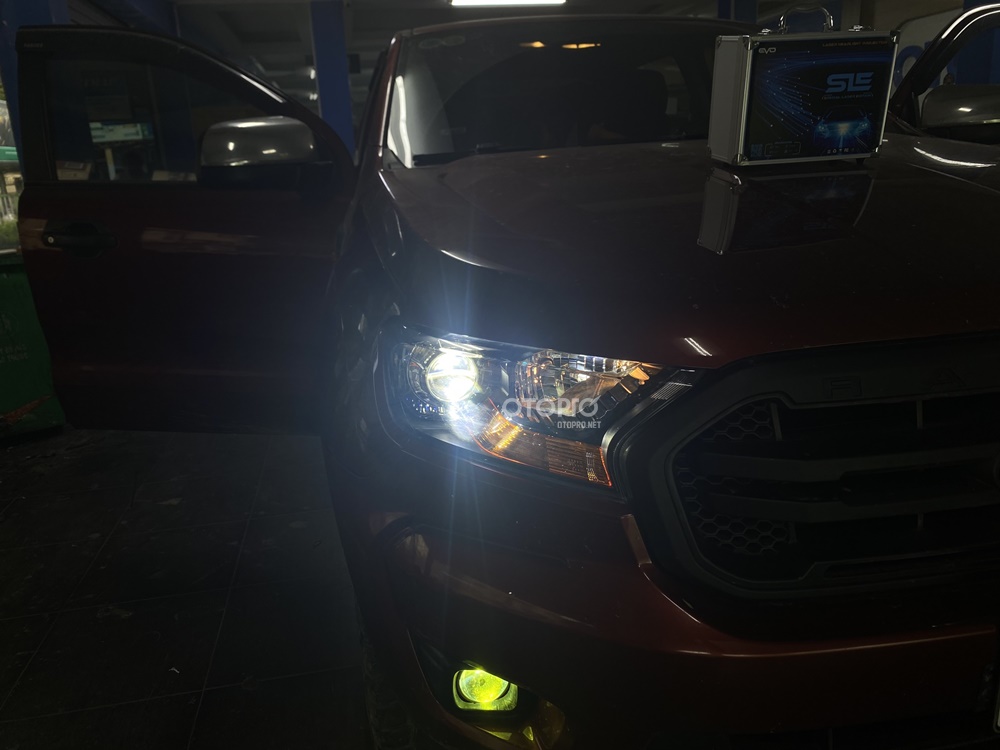 Độ đèn Ford Ranger với siêu phẩm bi Laser EVO LIGHT SLE