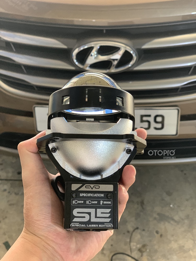 Độ đèn Hyundai SantaFe  với siêu phẩm bi Laser EVO LIGHT SLE