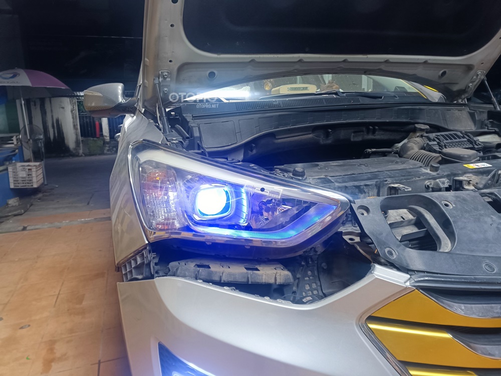 Độ đèn Hyundai SantaFe với siêu phẩm VNlight GEN 1