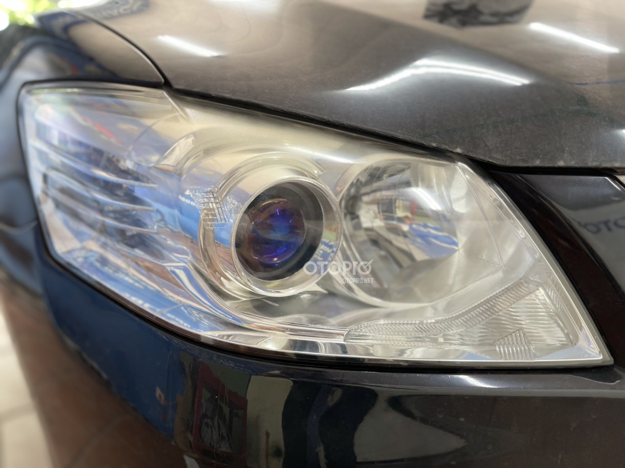 Độ đèn Toyota Camry với Bi Led Aozoom Leo light
