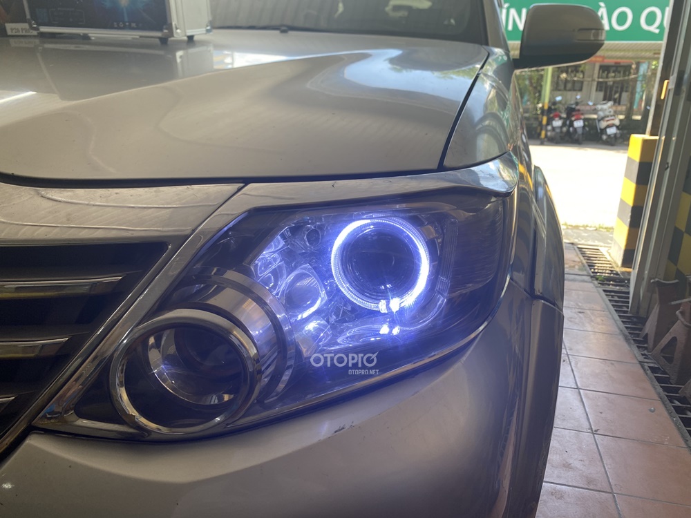 Độ đèn Toyota Fortuner với bi Laser EVO LIGHT SLE & Tiger Light P20