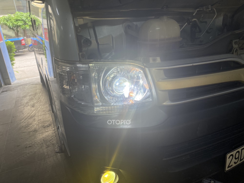Độ đèn Toyota Hiace với siêu phẩm bi laser EVO LIGHT SLE