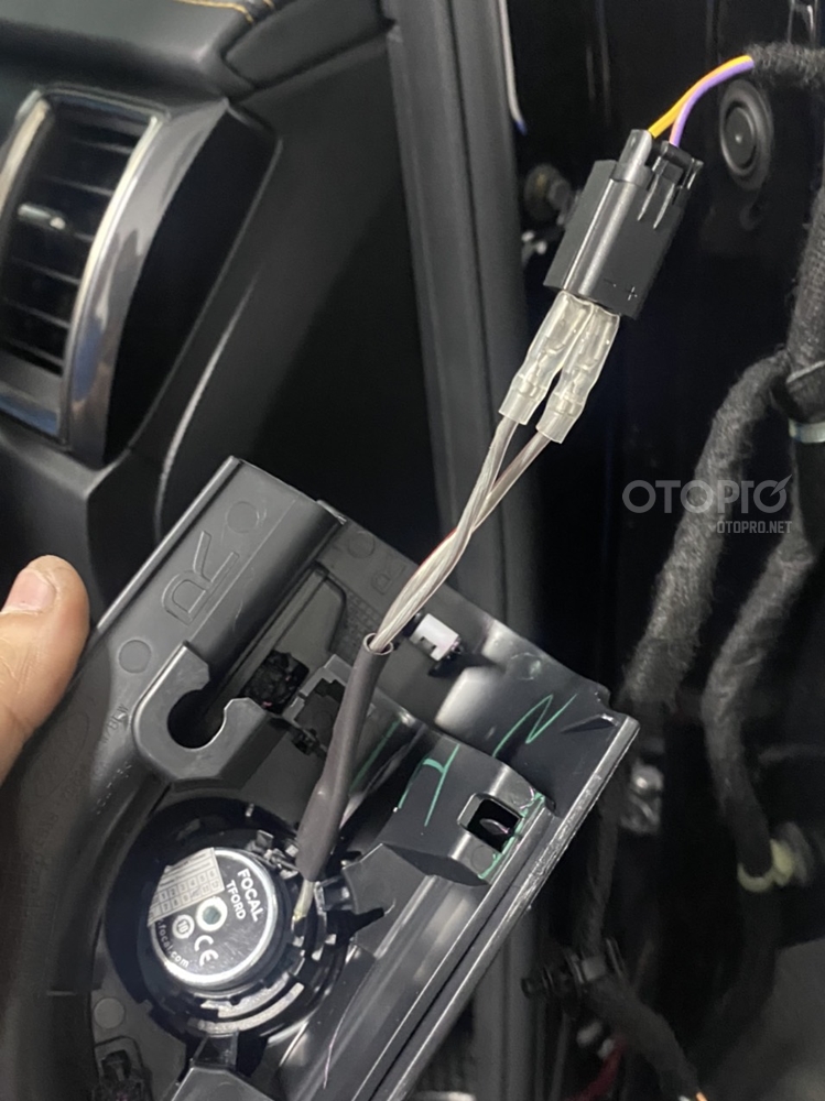 Độ loa Ford Ranger với cấu hình âm thanh loa Focal Inside