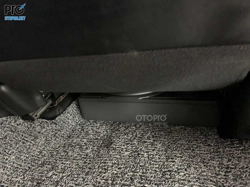 Độ loa sub điện Honda CRV 2019 với loa sub gầm ghế DLS ACW10