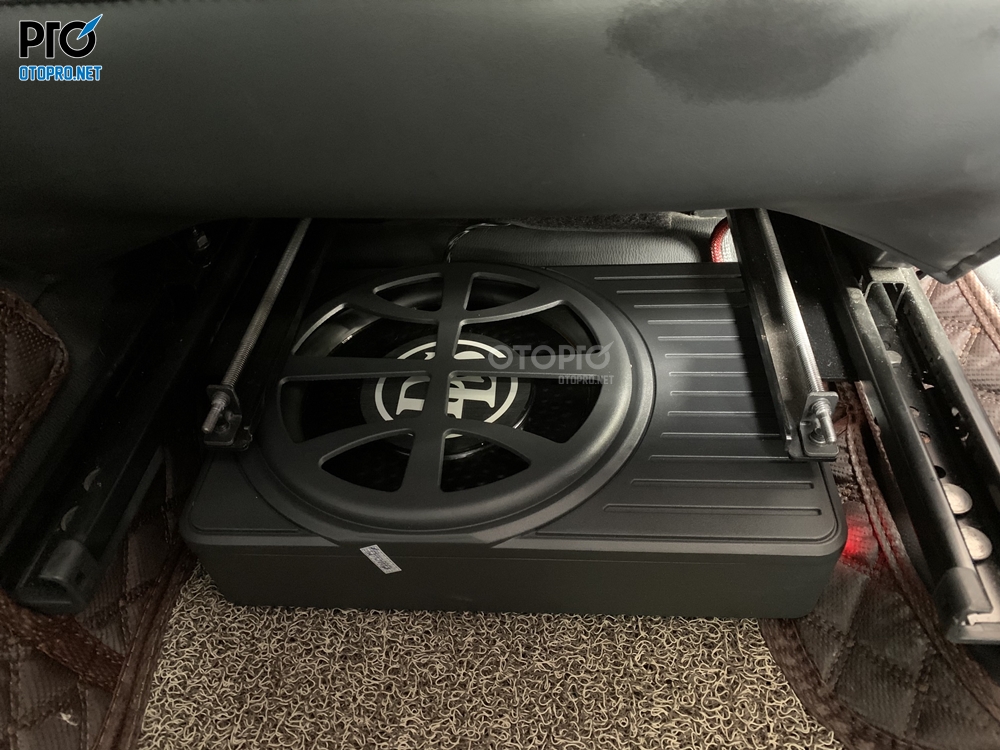Độ loa sub điện MG ZS 2020 với loa sub gầm ghế DLS ACW10