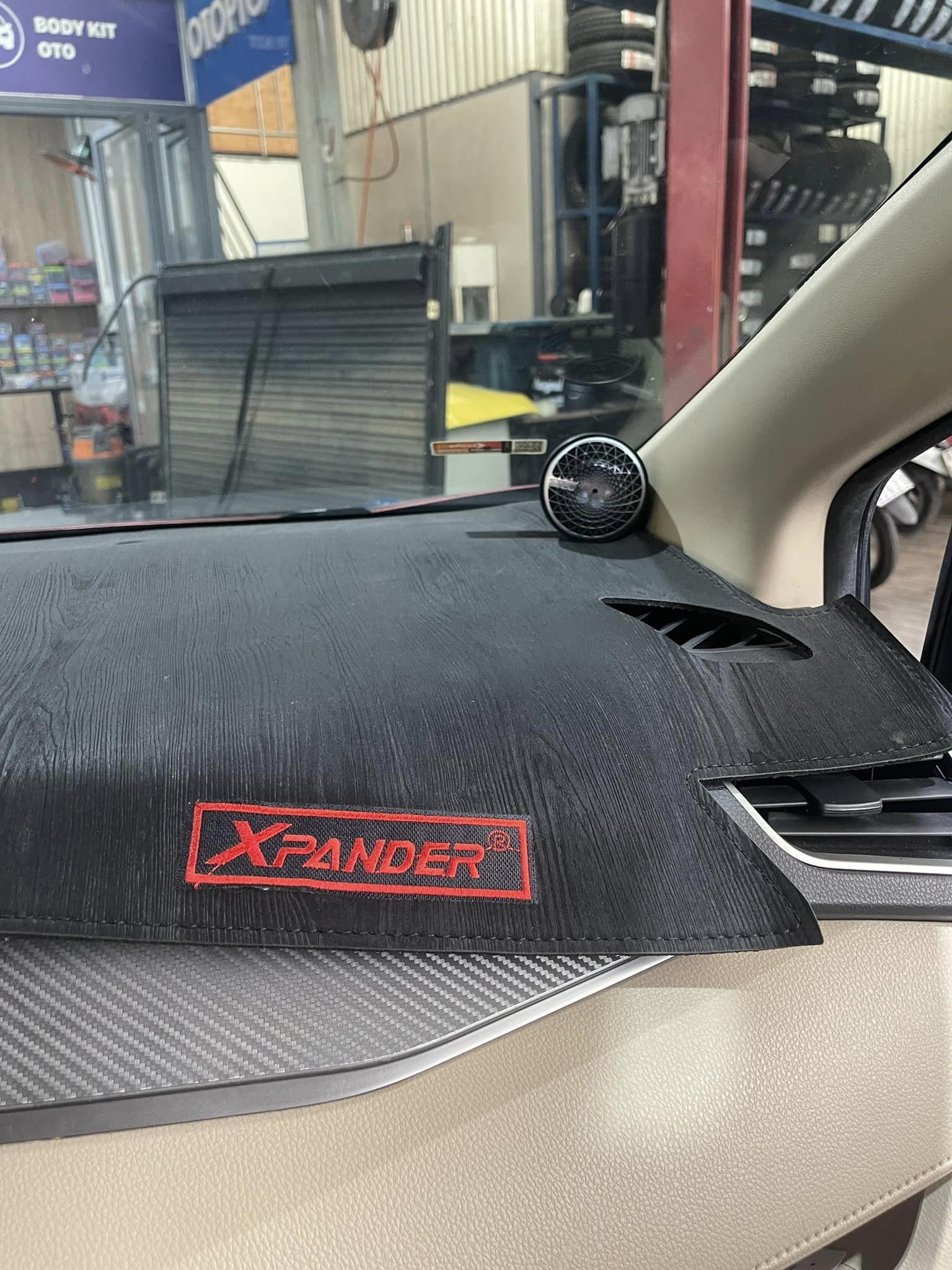 Độ loa Mitsubishi Xpander 2019 với loa mid-treble STEG SFF1