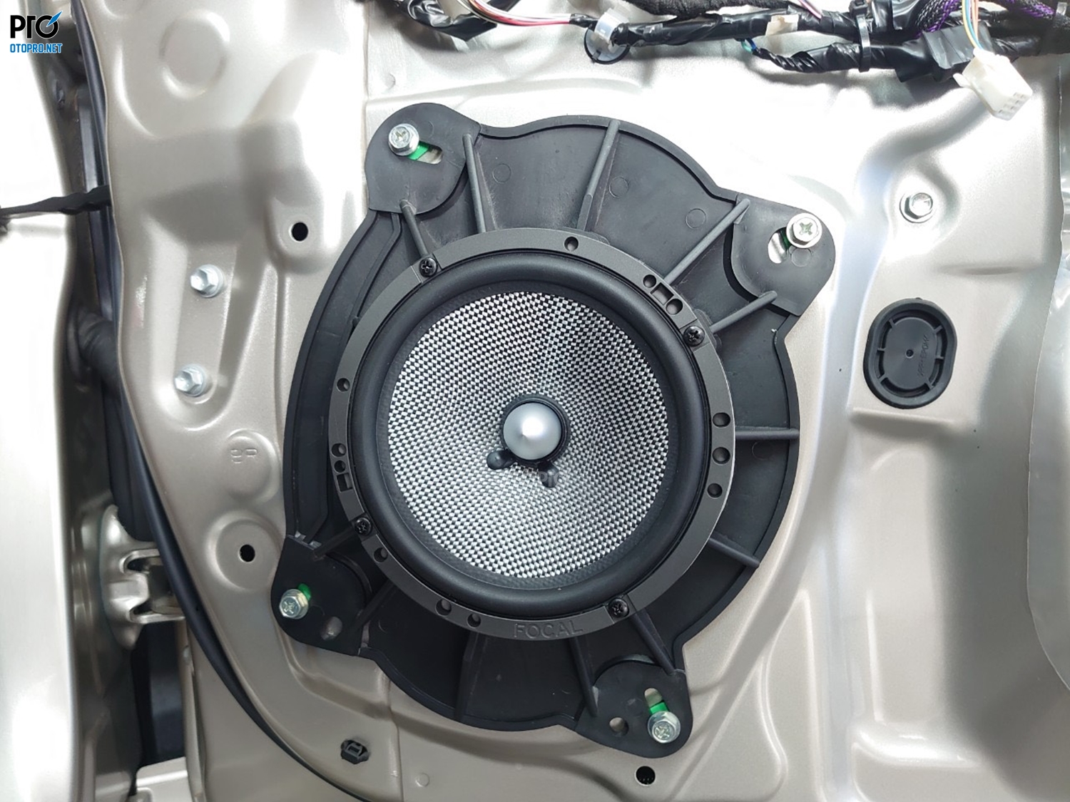 Độ loa Toyota Camry 2.5Q 2015 với cấu hình âm thanh loa Focal 165 AS