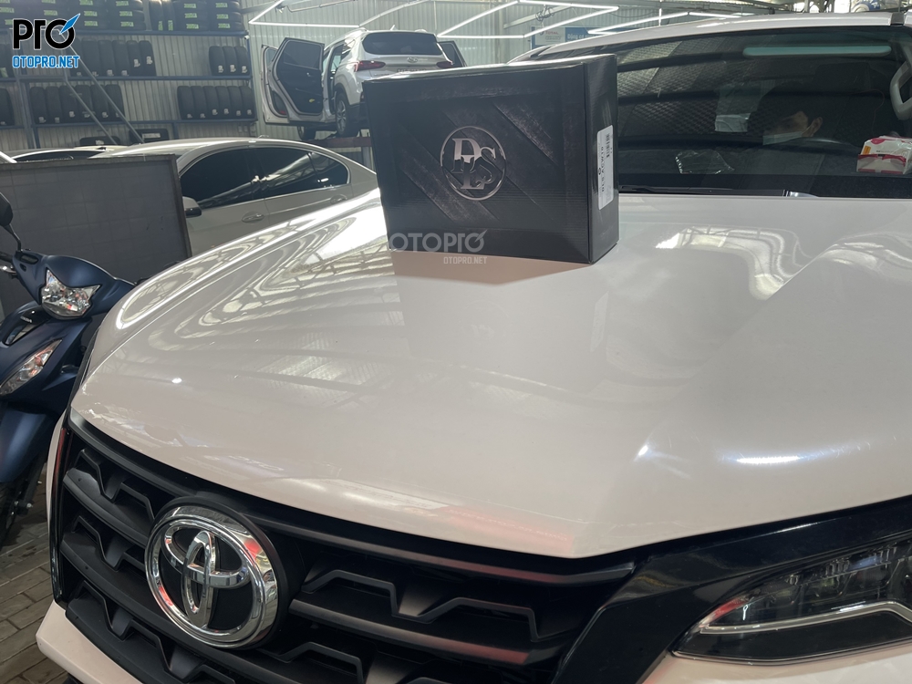 Độ loa sub điện Toyota Fortuner 2021 với loa sub DLS ACW10
