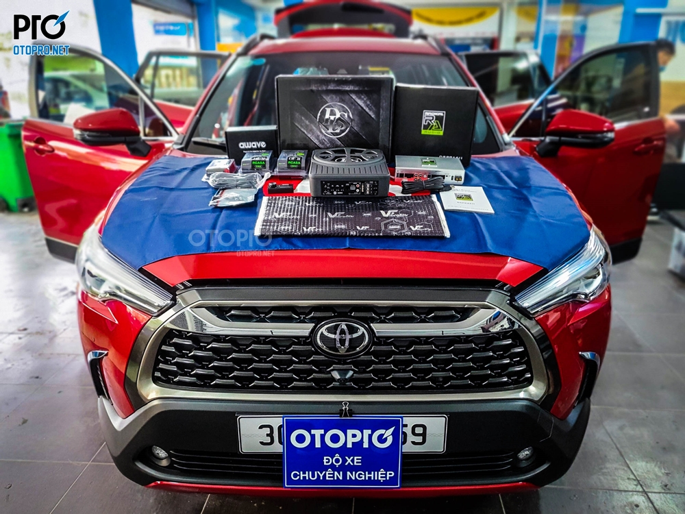 Độ loa Toyota Cross 2021 với loa sub điện DLS & Ampli Radical RA6II
