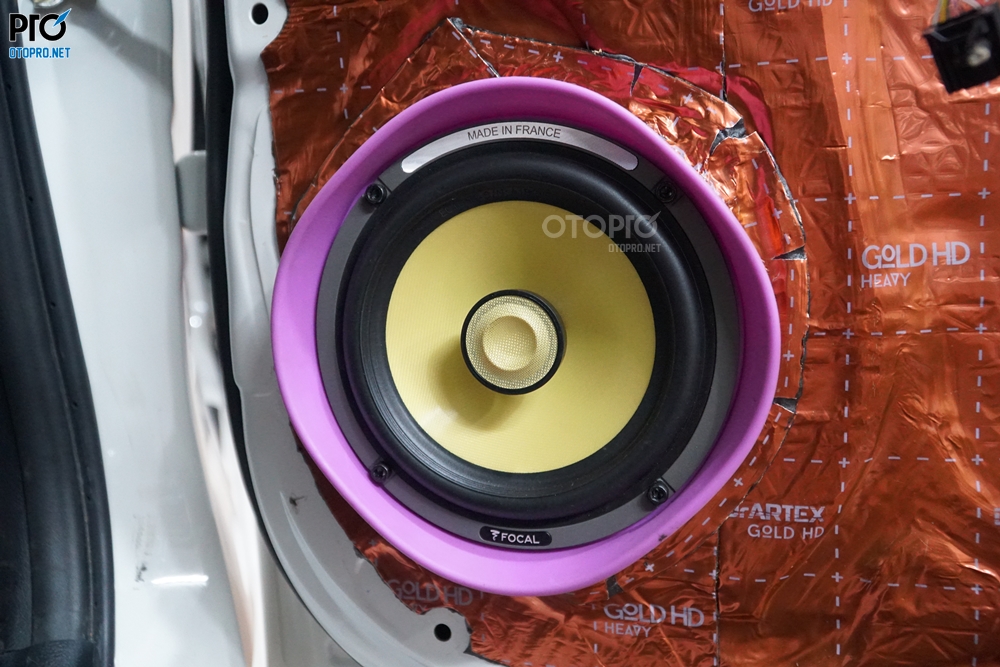 Độ loa Toyota Hilux 2021 với cấu hình âm thanh loa DLS Scandcase 2