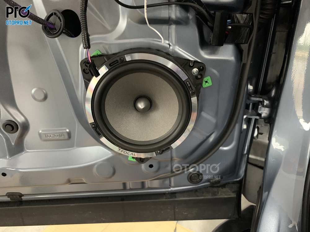 Độ loa Toyota Cross 2021 với cấu hình âm thanh loa Focal 165 V1