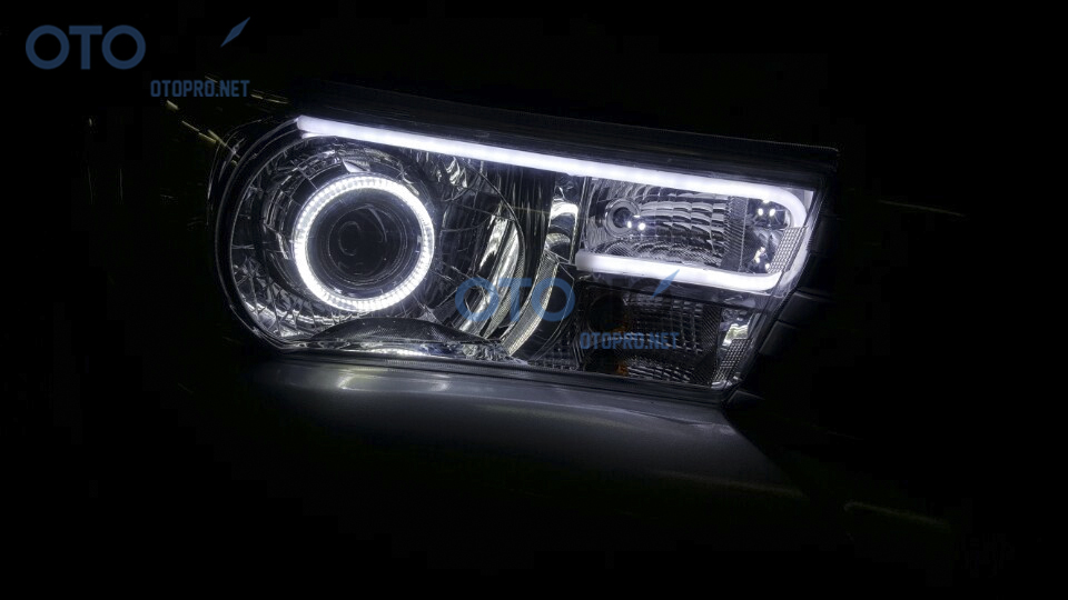 Toyota Hilux 2016 độ đèn bi xenon, angel eyes, LED mí khối