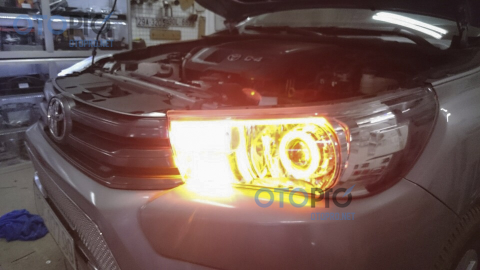 Toyota Hilux 2016 độ đèn bi xenon, angel eyes, LED mí khối