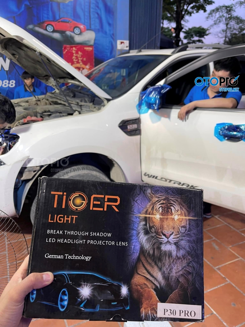 Độ đèn Ford Ranger với Bi Led Tiger Light P30 Pro