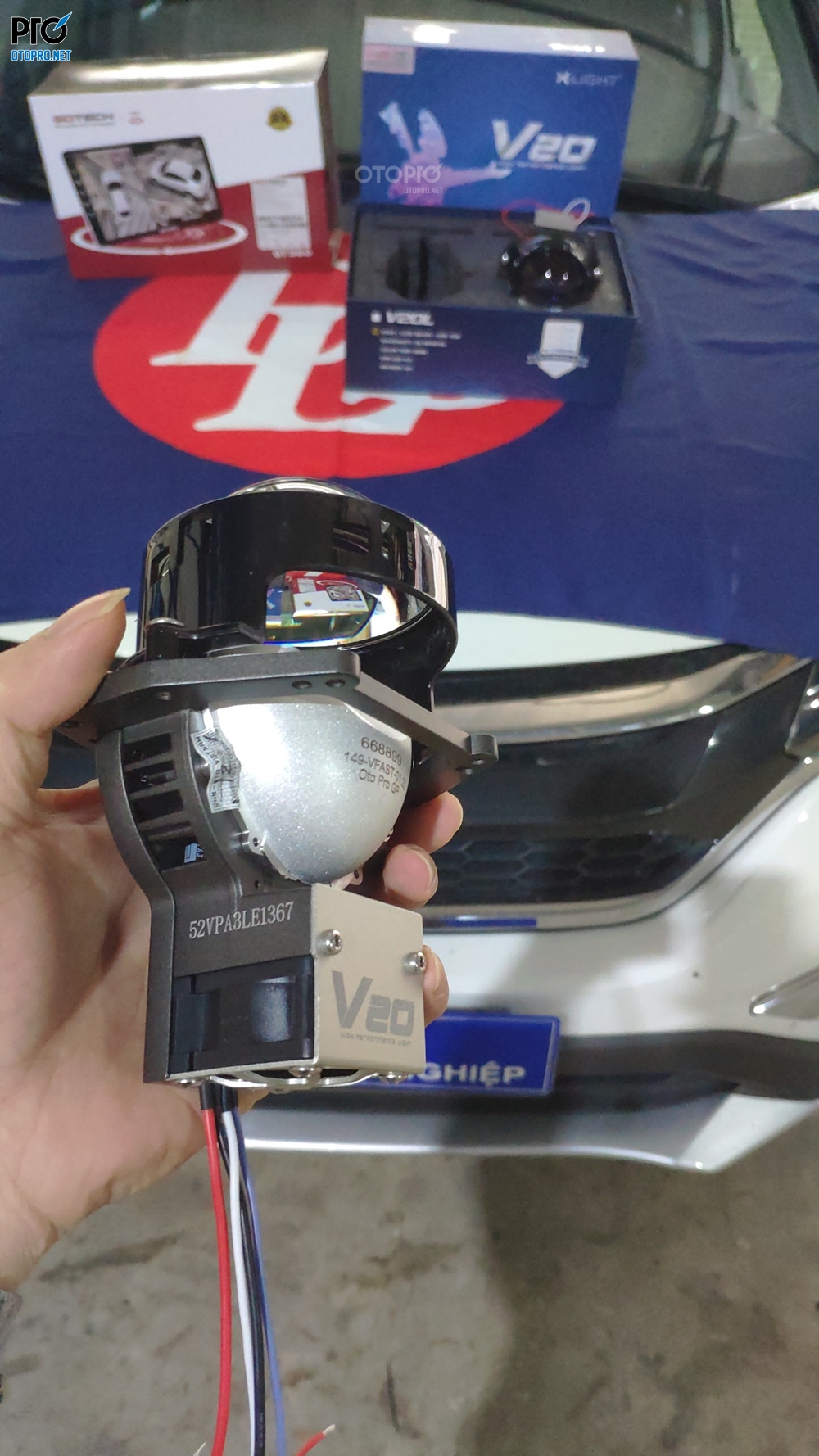 Độ đèn Honda CR-V với cặp đèn bi LED X - Light V20