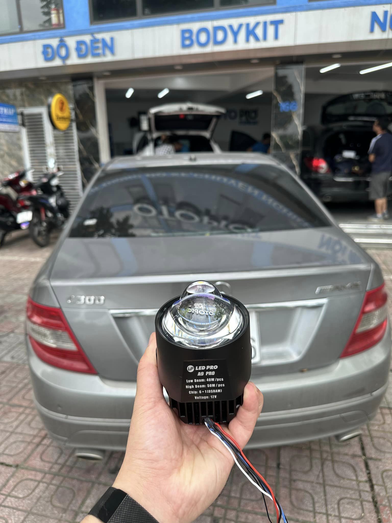 Độ đèn gầm Mercedes C300 với bi led gầm LED Pro A9